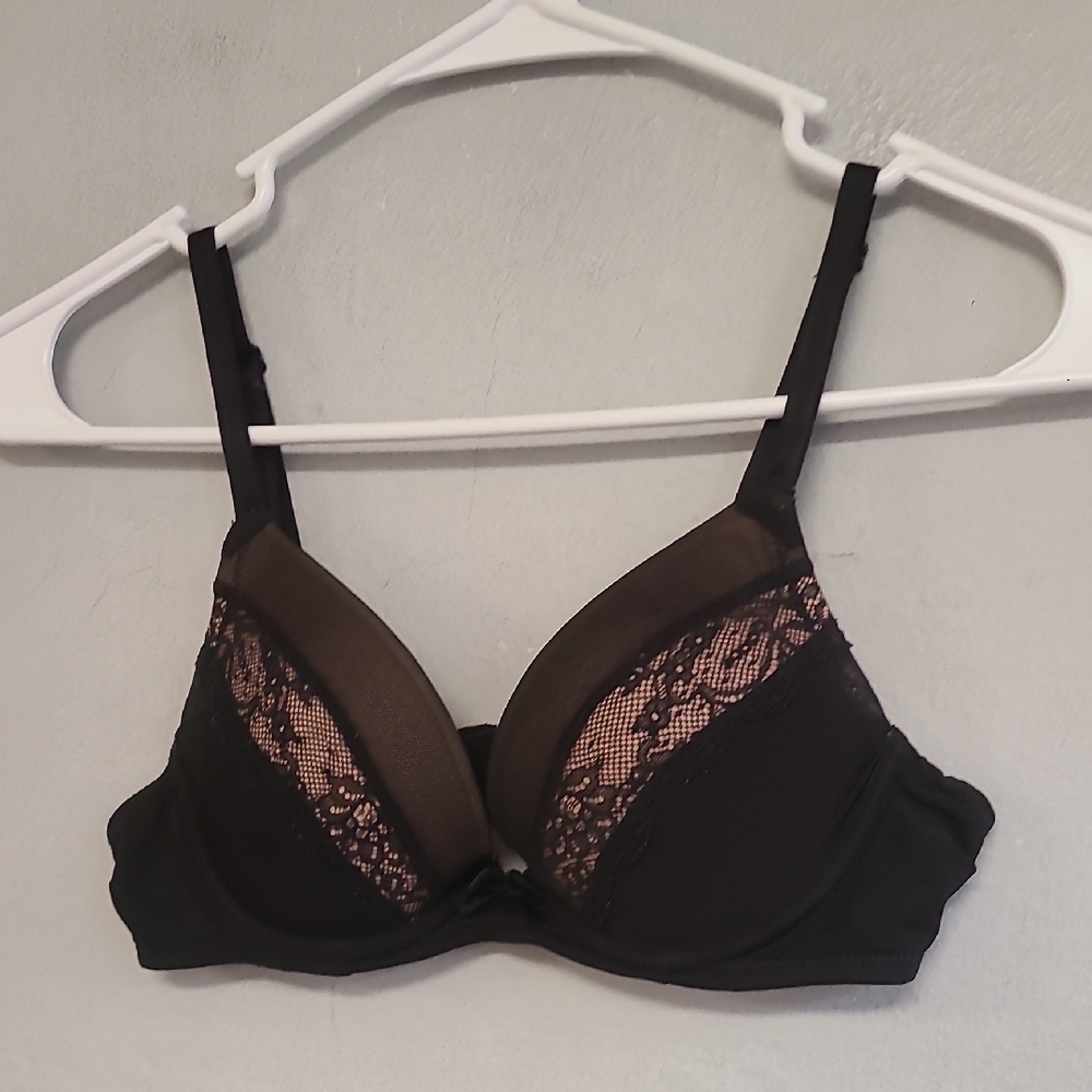 Women's 32A Adore Me push-up bra black/beige lace accent molded cups
